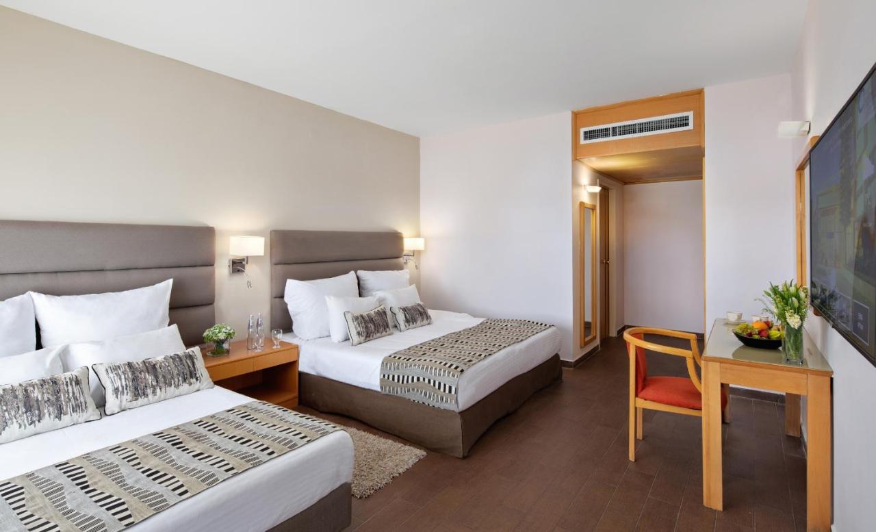 C Hotel Neve Ilan Kültér fotó