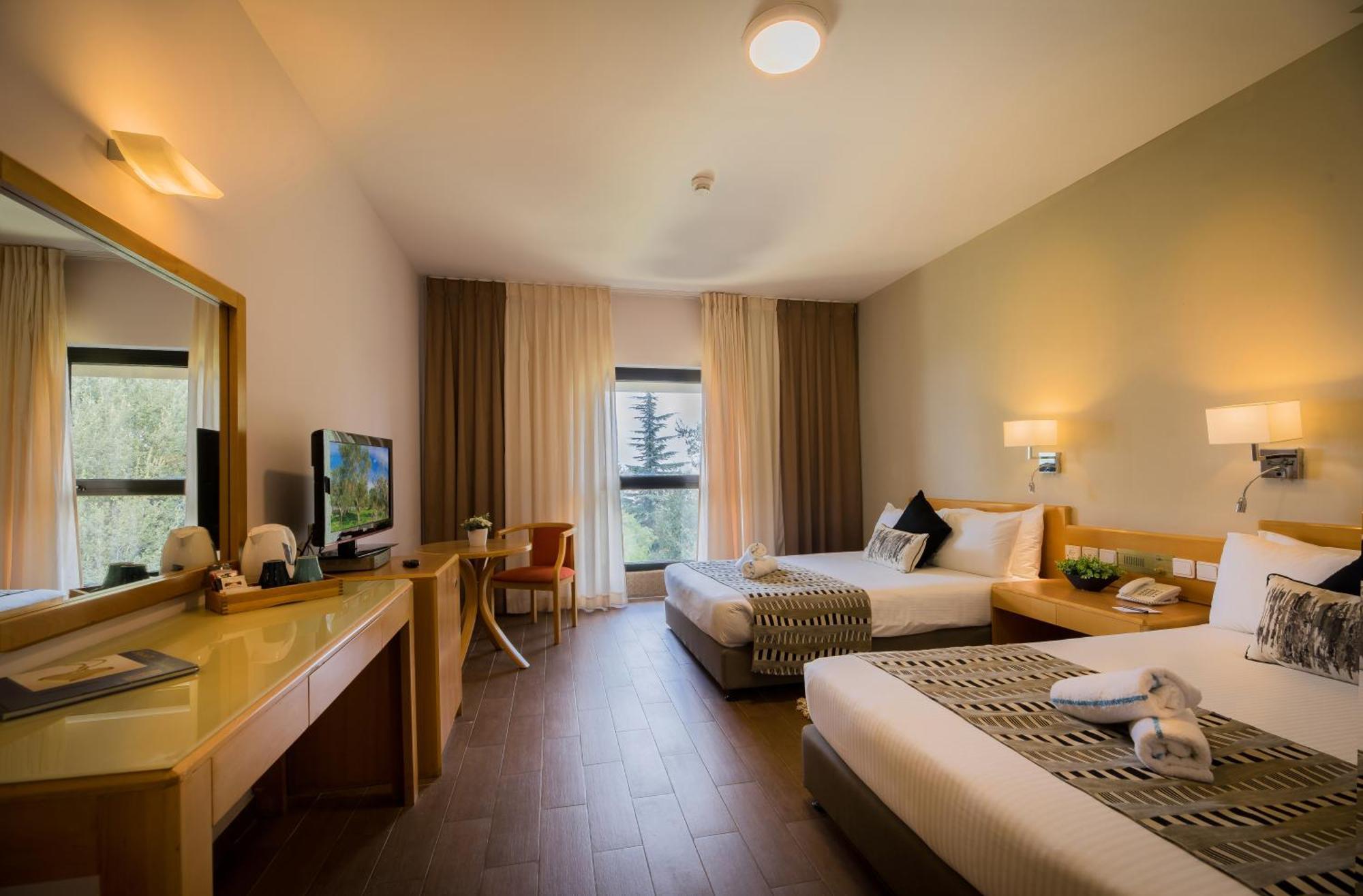 C Hotel Neve Ilan Kültér fotó