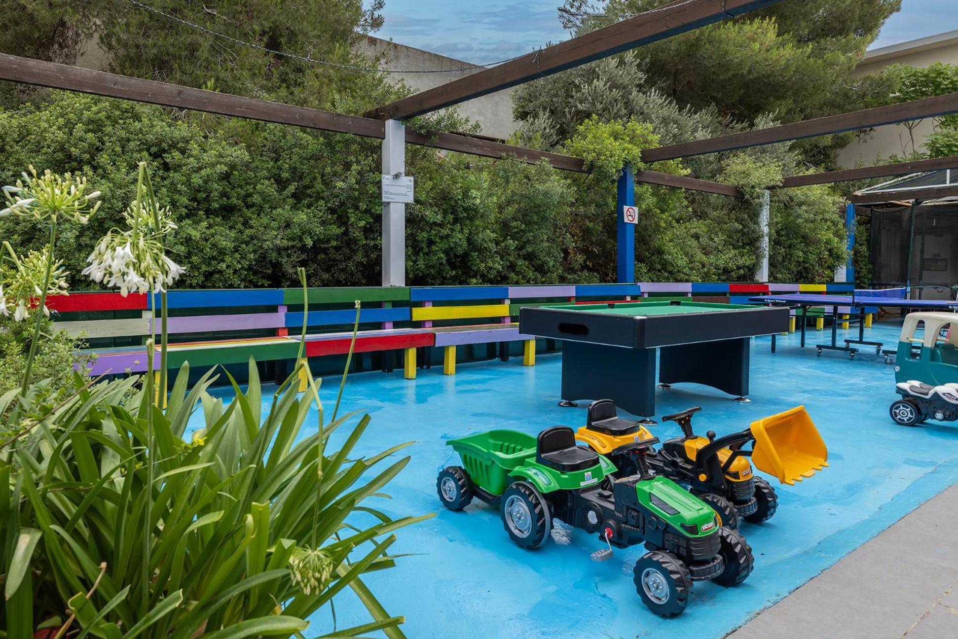 C Hotel Neve Ilan Kültér fotó
