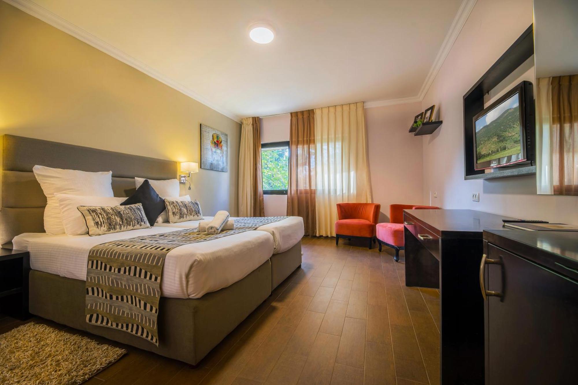 C Hotel Neve Ilan Kültér fotó