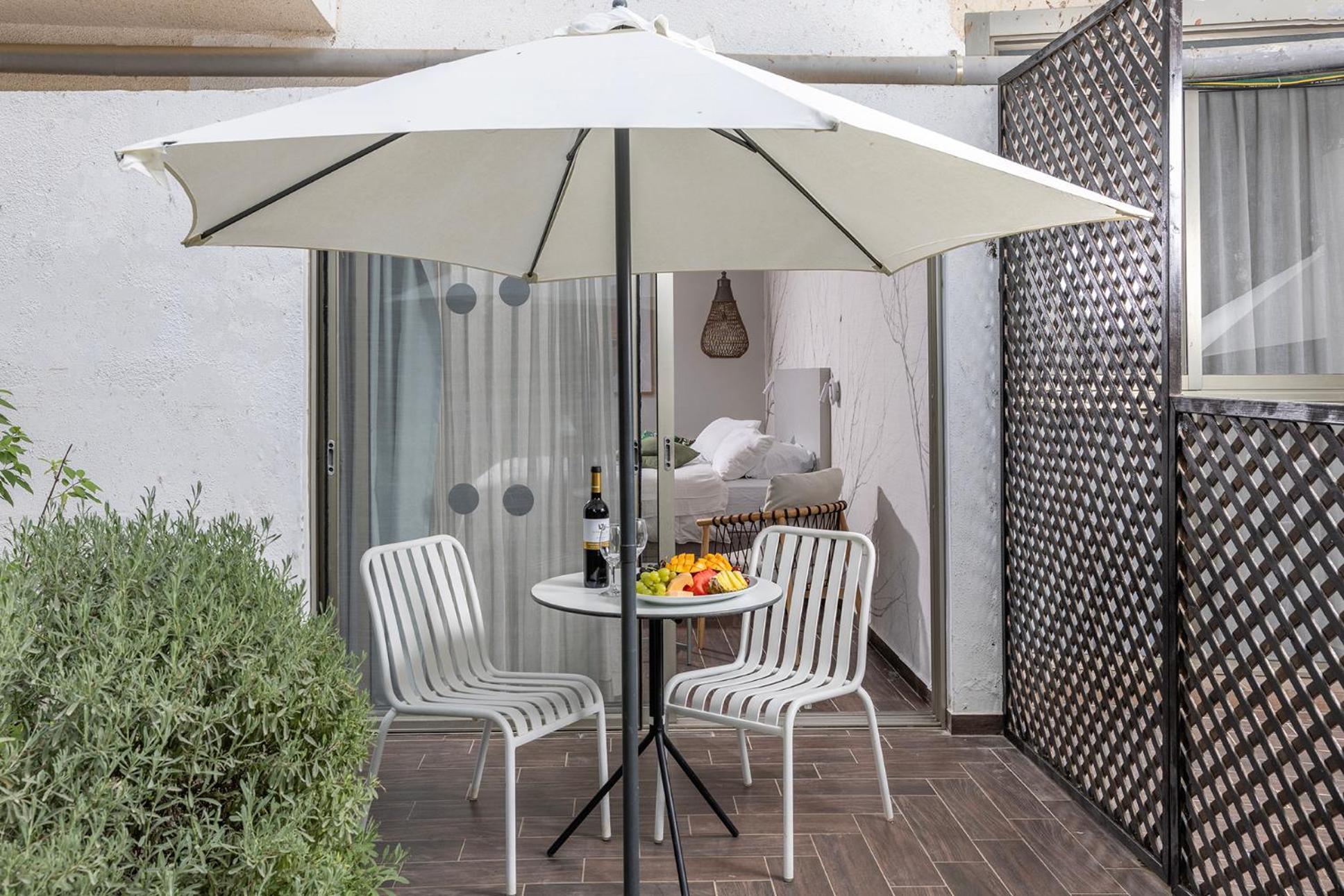 C Hotel Neve Ilan Kültér fotó