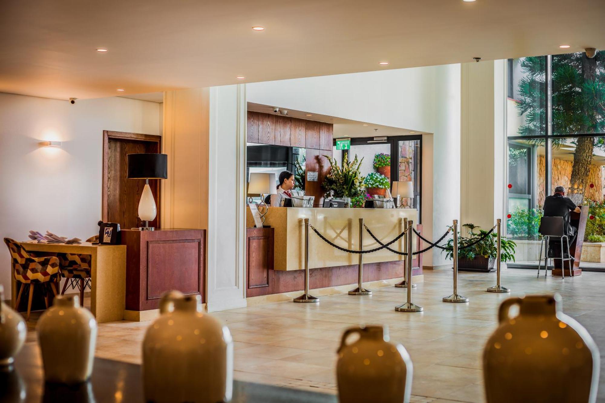 C Hotel Neve Ilan Kültér fotó