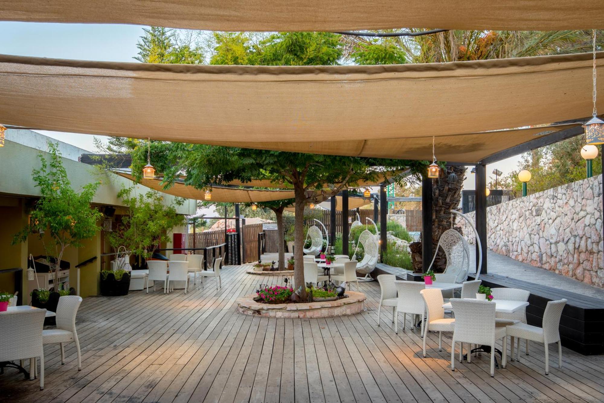 C Hotel Neve Ilan Kültér fotó