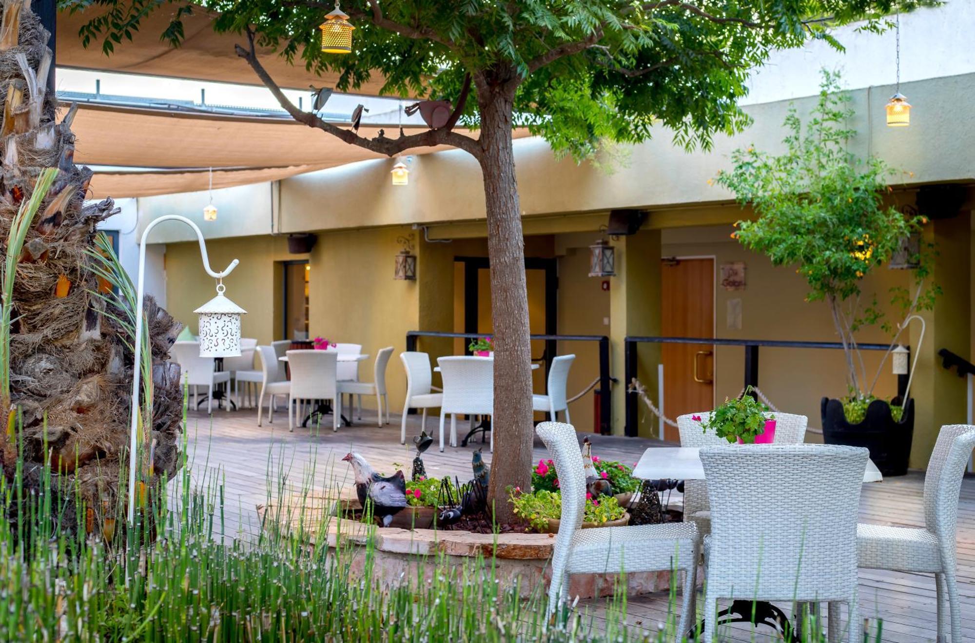 C Hotel Neve Ilan Kültér fotó