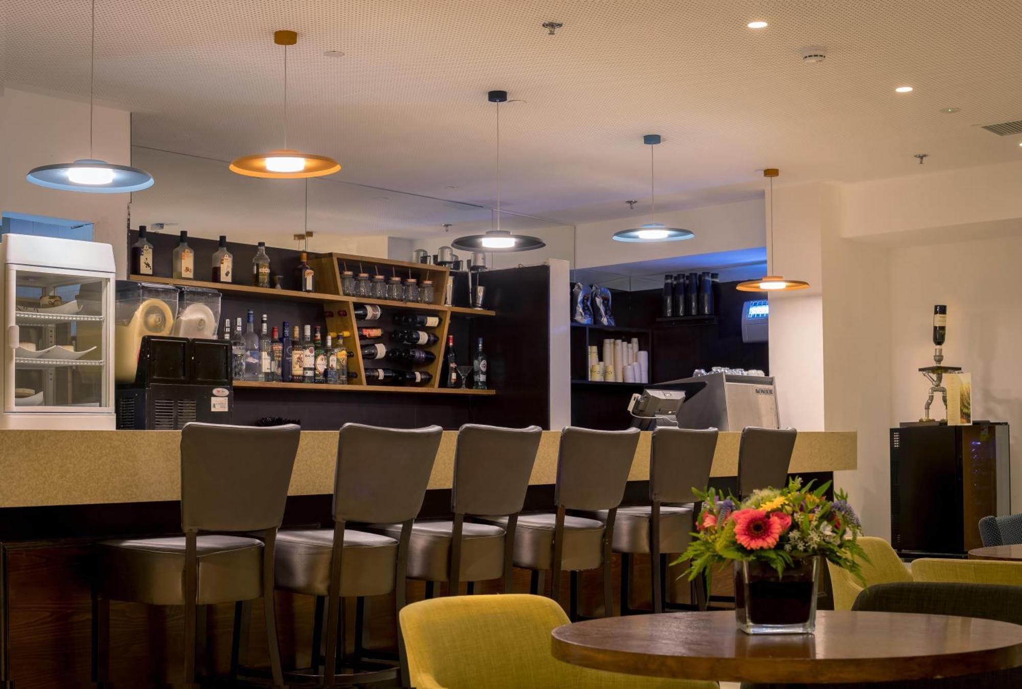 C Hotel Neve Ilan Kültér fotó