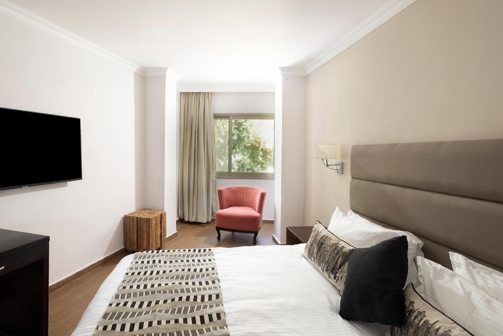 C Hotel Neve Ilan Kültér fotó