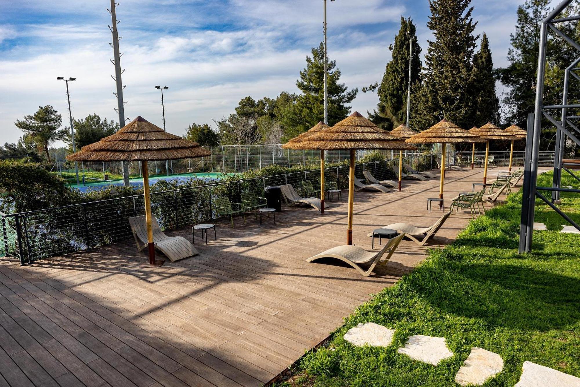 C Hotel Neve Ilan Kültér fotó