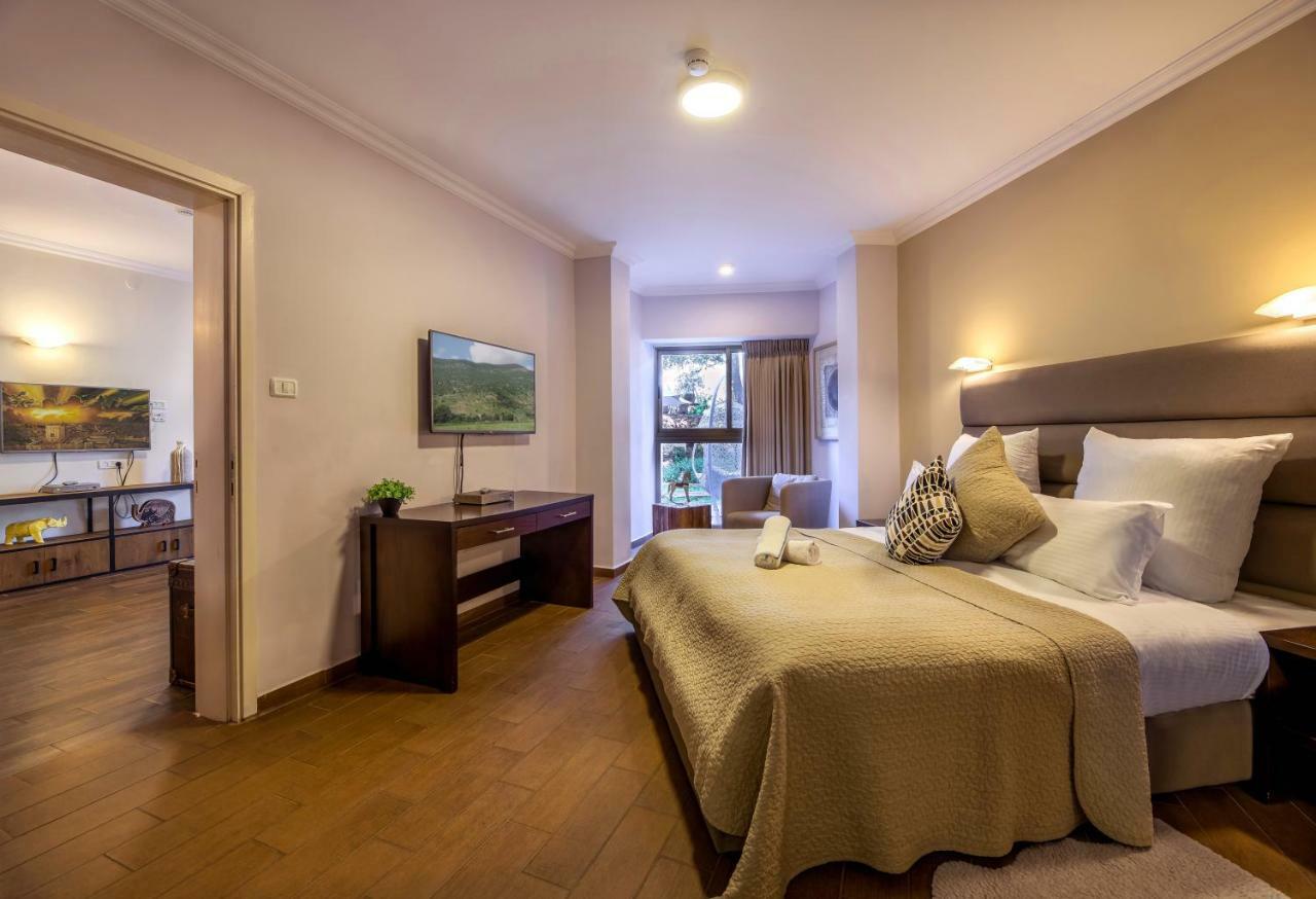 C Hotel Neve Ilan Kültér fotó