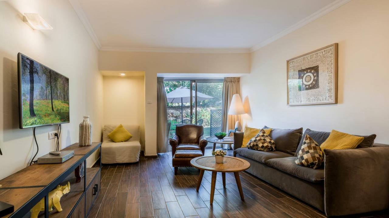 C Hotel Neve Ilan Kültér fotó